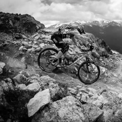 MET Parachute HES Full Face Helmet - Black Matt -BASIL Winkel 200832 06 d 378273