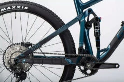 Ghost Riot Trail - Mountainbike - 2023 - Metallic Dirty Blue / Glossy - Matt Black -BASIL Winkel 93ri1009 ghost riot trail blue 03 1495122