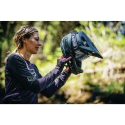 ABUS Airdrop MIPS Quin Helm - Velvet Black 21 ABUS Airdrop MIPS Quin Helm - Velvet Black -BASIL Winkel abus airdrop mips black gold 7 1103610