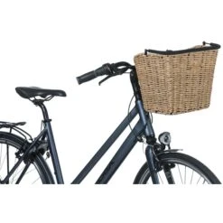 Basil Bremen Rattan Look KF Fietsmand - Voor - 27L - Bruin -BASIL Winkel basil bremen rattan look kf front wheel basket brown 8 1361354