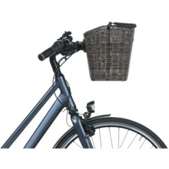 Basil Bremen Rattan Look KF Fietsmand - Voor - 27L - Dark Brown -BASIL Winkel basil bremen rattan look kf front wheel basket dark brown 5 1361380