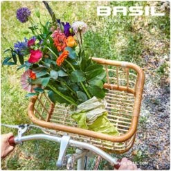 Basil Green Life Rattan Fietsmand Large - Natural Brown -BASIL Winkel basil green life rattan bicycle basket large natural brown 1 1379222
