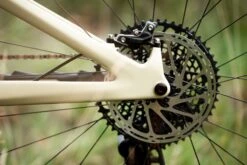 Yeti Cycles SB120 T1 - 29" Carbon Mountainbike - 2023 - Dust -BASIL Winkel dsc03856 1437245