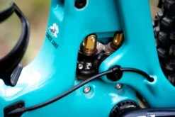 Yeti Cycles SB160 C2 - 29" Carbon Mountainbike - 2023 - Turquoise 19 Yeti Cycles SB160 C2 - 29" Carbon Mountainbike - 2023 - Turquoise -BASIL Winkel dsc04047 1438272 1