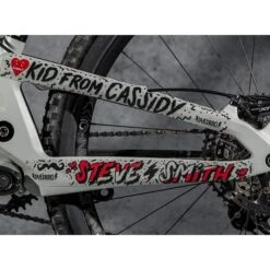 DYEDBRO Frame Protection Kit Chainsaw - Black/red -BASIL Winkel dyedbro frame protection kit chainsaw black red3 1005097