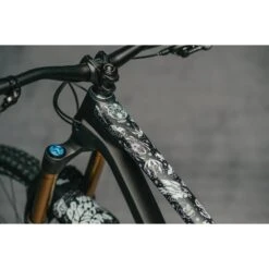 Voorkant -BASIL Winkel dyedbro frame protection kit old school tattoo white matte 2 1493768