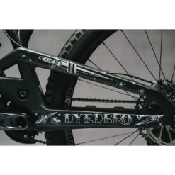 DYEDBRO Beschermfolie Voor Het Frame - Old School Tattoo - White Matte -BASIL Winkel dyedbro frame protection kit old school tattoo white matte 4 1493770