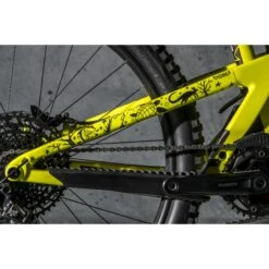 DYEDBRO Beschermfolie Voor Het Frame - Pray For Straya - Black Matte -BASIL Winkel dyedbro frame protection kit pray for straya black matte 6 1493822