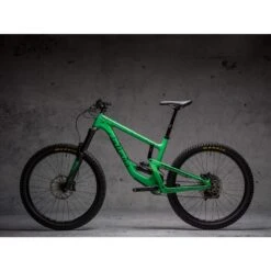 DYEDBRO Beschermfolie Voor Het Frame - Space Trip - Black Gloss -BASIL Winkel dyedbro frame protection kit space trip black gloss 3 1493883