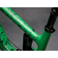 DYEDBRO Beschermfolie Voor Het Frame - Space Trip - Black Gloss -BASIL Winkel dyedbro frame protection kit space trip black gloss 4 1493884