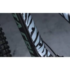 DYEDBRO Beschermfolie Voor Het Frame Zebra - White Matt 13 DYEDBRO Beschermfolie Voor Het Frame Zebra - White Matt -BASIL Winkel dyedbro frame protection kit zebra white2 1003737