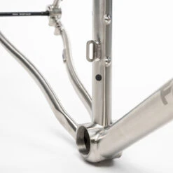 Falkenjagd Aristos GTS SpeedGravel - Titan Frameset - 2023 - Zwart/titanium -BASIL Winkel falkenjagd aristos gts gravel titanium frameset 2023 4 1560843