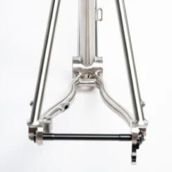 Falkenjagd Aristos GTS SpeedGravel - Titan Frameset - 2023 - Zwart/titanium -BASIL Winkel falkenjagd aristos gts gravel titanium frameset 2023 8 1560847