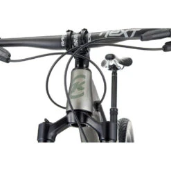 Kona HEI HEI CR/DL - 29" Carbon Mountain Bike - 2023 - Gloss Metallic Grey -BASIL Winkel kona hei hei cr dl 05 1367801