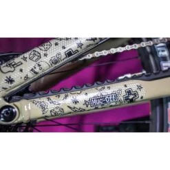 Muc-Off Chainstay Protection Kit - Punk 14 Muc-Off Chainstay Protection Kit - Punk -BASIL Winkel muc off chainstay protection kit punk 4 1290037