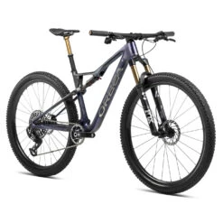 Orbea OIZ M-PRO XT Mountainbike - 2024 - Tanzanite Carbon - Carbon (matt) -BASIL Winkel r241ttcc orbea oiz m pro over carbon 02 1569700