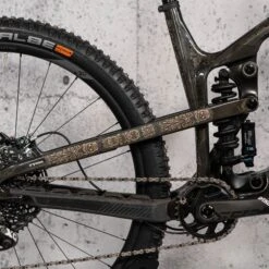 Rie:sel Design Chain:Tape 3000 Chain Stay Guard - Los Muertos Gold -BASIL Winkel riesel design chain tape 3000 los muertos gold t3 c007 g 02 1216713