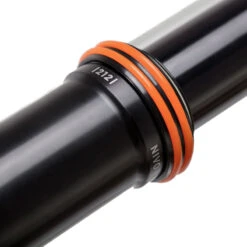 Vecnum NIVO Vario-Zadelpen - 30.9 | INDEXED (4 Stappen) | TrigLOC Afstandsbediening - Zwart -BASIL Winkel vecnum nivo dropper post black color closeup 1553619